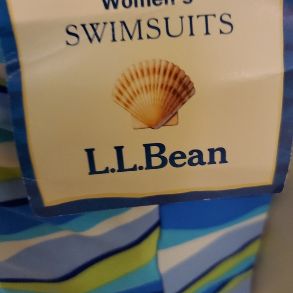 LL.BEAN Women's Swimsuit Size 20. - Picture 3 of 7
